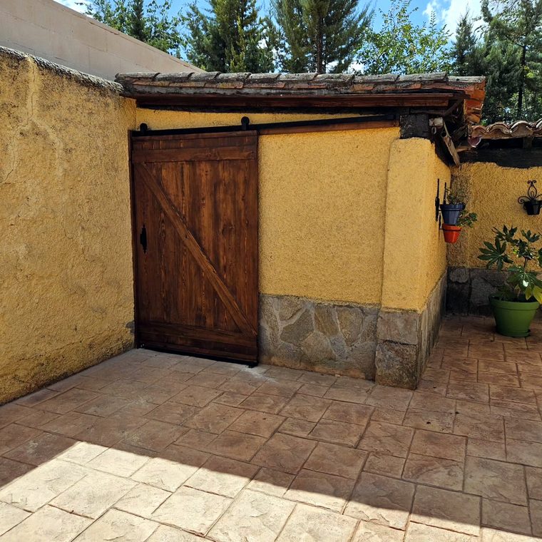 Exterior — trabajo de Emonfer Ebanistería