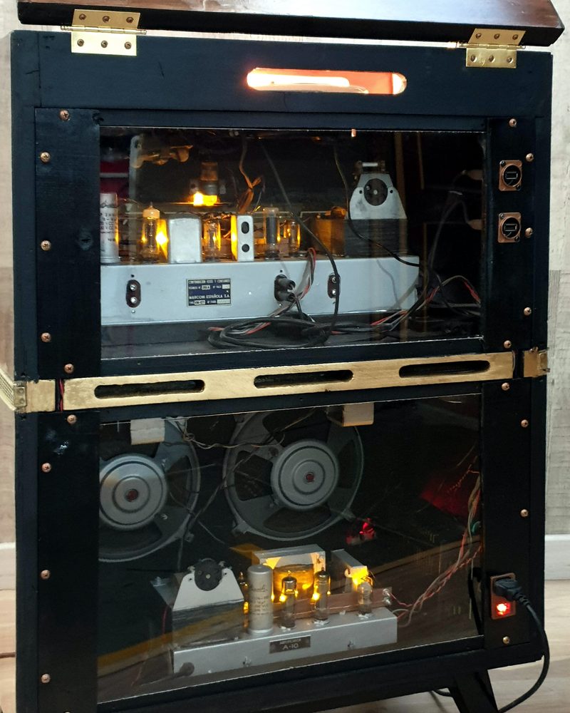 Detalle de la electrónica restaurada